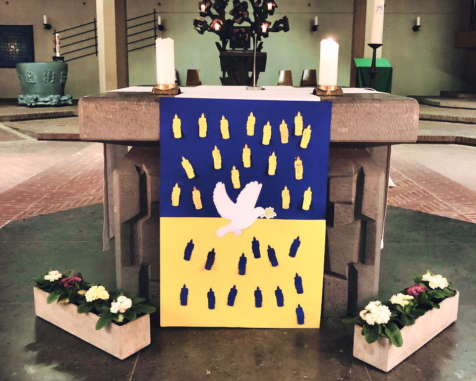 Altar: Friedensgebet für die Ukraine